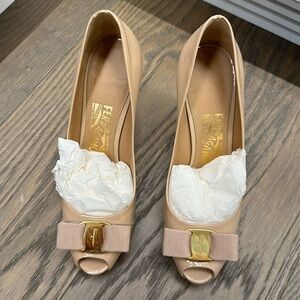 Authentic Salvatore Ferragamo peekaboo pump